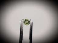 UNheated round green sapphire 0.53 ct 5 mm