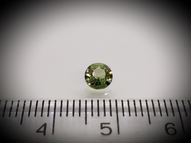 UNheated round green sapphire 0.53 ct 5 mm