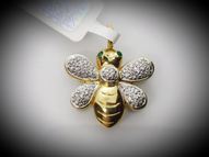 Pendant Bee with emeralds & diamonds