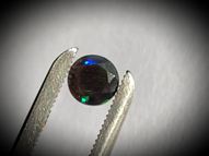 Black rainbow opal 0.50 ct 6 mm